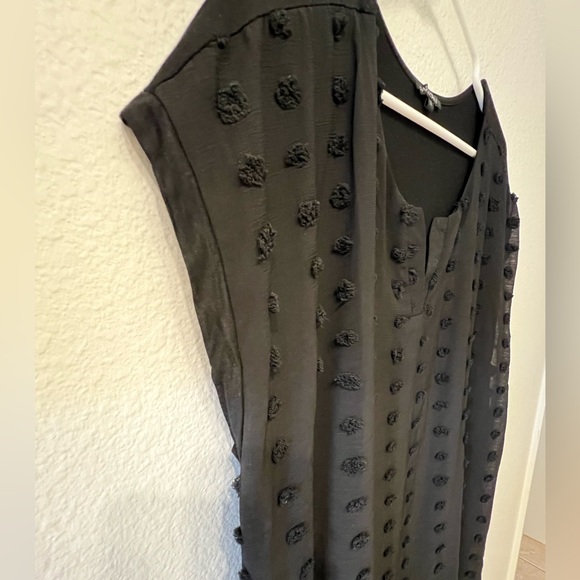 Not-so-basic black top - Picture 3 of 5